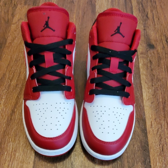 Air Jordan 1 Low "Revese Black Toe" - Men 6.5 (Women US 8) - Picture 7 of 9